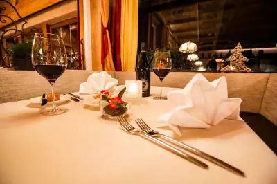 01a_hotel_seppl_tisch